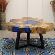 Couchtisch aus Tamarinde und Kunstharz - Himmelblau