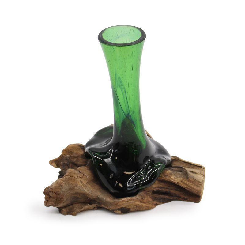 Recycelte Bierflaschen - Blumenvase auf Holz