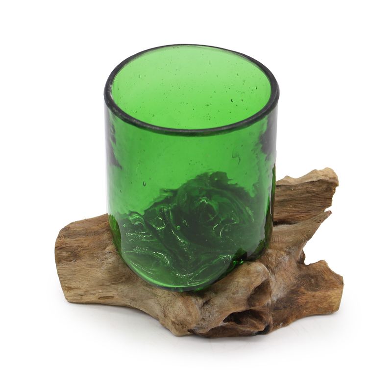 Recycelte Bierflaschen - Bierglas auf Holz