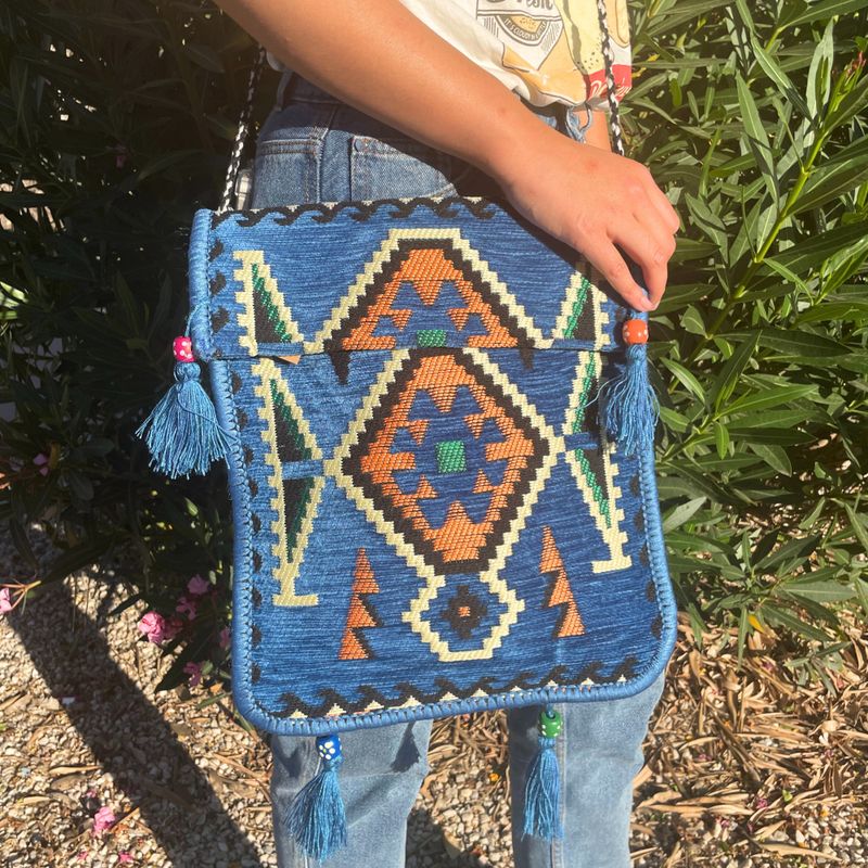 Himmelblaue Kelim-Messenger-Festivaltasche