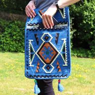 Himmelblaue Kelim-Messenger-Festivaltasche