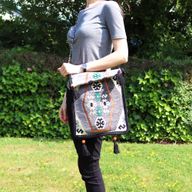 Hellgraue Kelim Messenger Festival-Tasche