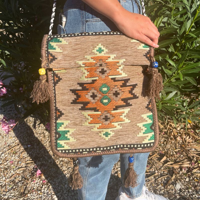 Beigefarbene Kilim Messenger Festival-Tasche