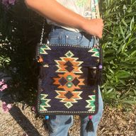 Dunkelblaue Kelim-Messenger-Festivaltasche
