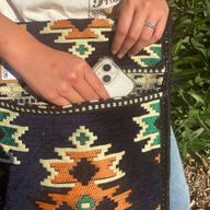 Dunkelblaue Kelim-Messenger-Festivaltasche