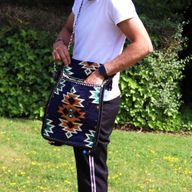 Dunkelblaue Kelim-Messenger-Festivaltasche