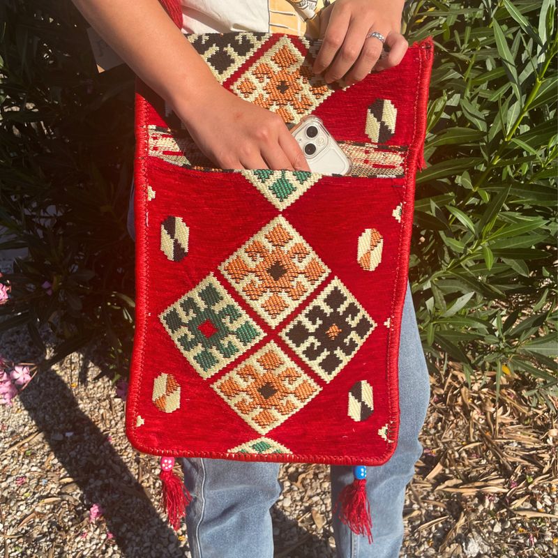 Rote Kelim-Messenger-Festivaltasche
