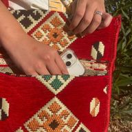Rote Kelim-Messenger-Festivaltasche
