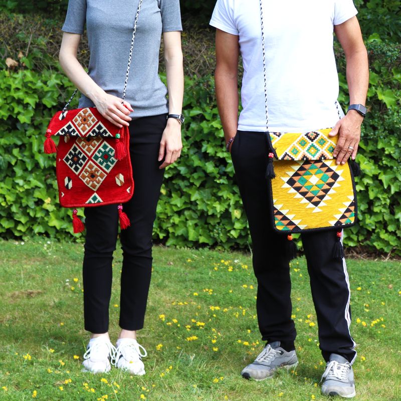 Rote Kelim-Messenger-Festivaltasche