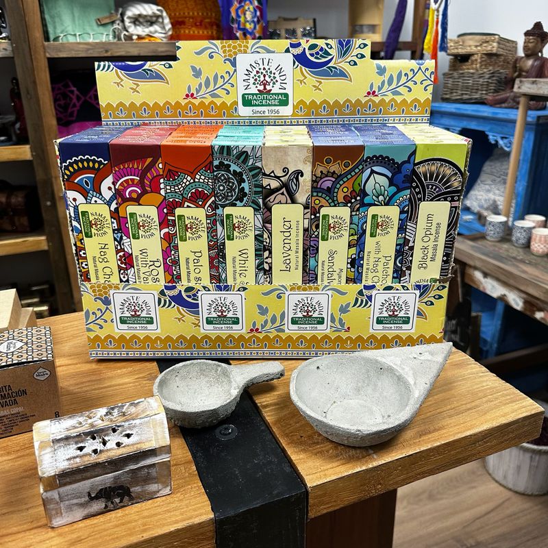Namaste Mandala Masala Räucherstäbchen-Display-Packung (6 x 8 Düfte)