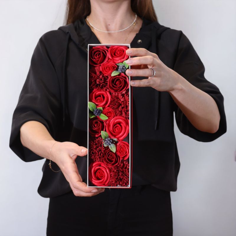 Lange Box – klassische rote Rosen