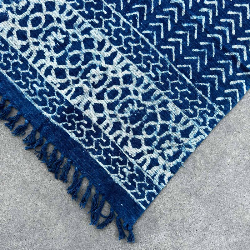 Handgefertigter Indigo-Überwurf - 170x120cm - Seedha-Pfeile