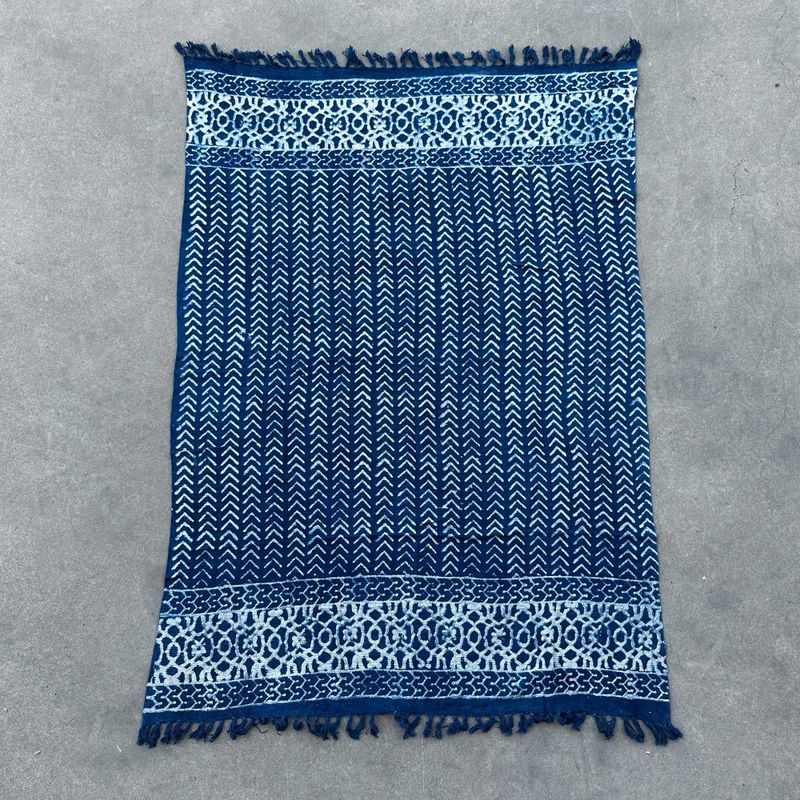 Handgefertigter Indigo-Überwurf - 170x120cm - Seedha-Pfeile