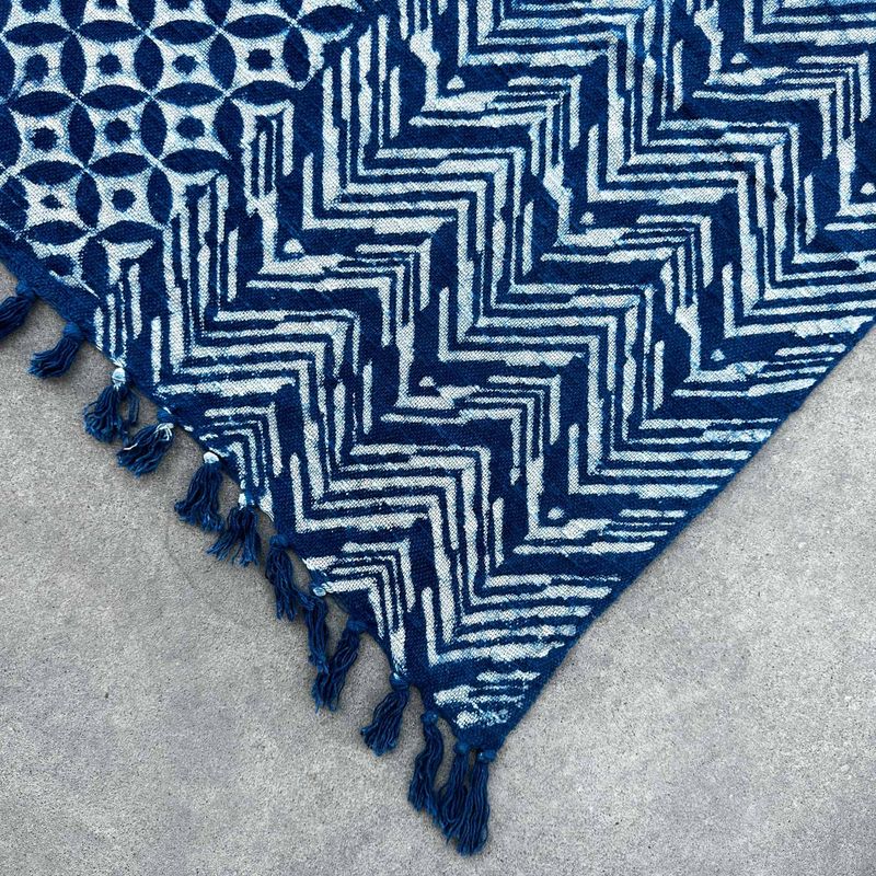 Handgefertigter Indigo-Überwurf - 170x120cm - Namoona-Wellen