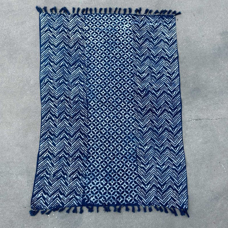 Handgefertigter Indigo-Überwurf - 170x120cm - Namoona-Wellen