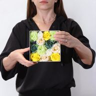 Quadratische Box – Frühlingsfeiern – Gelb und Grün
