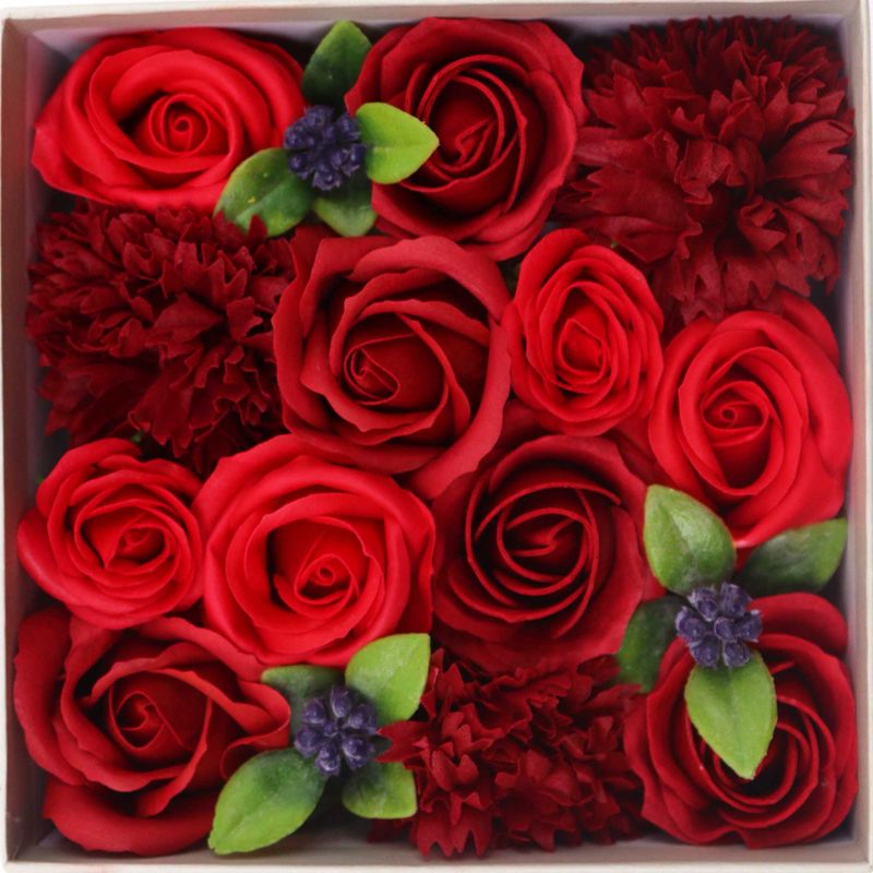 Quadratische Box – klassische rote Rosen