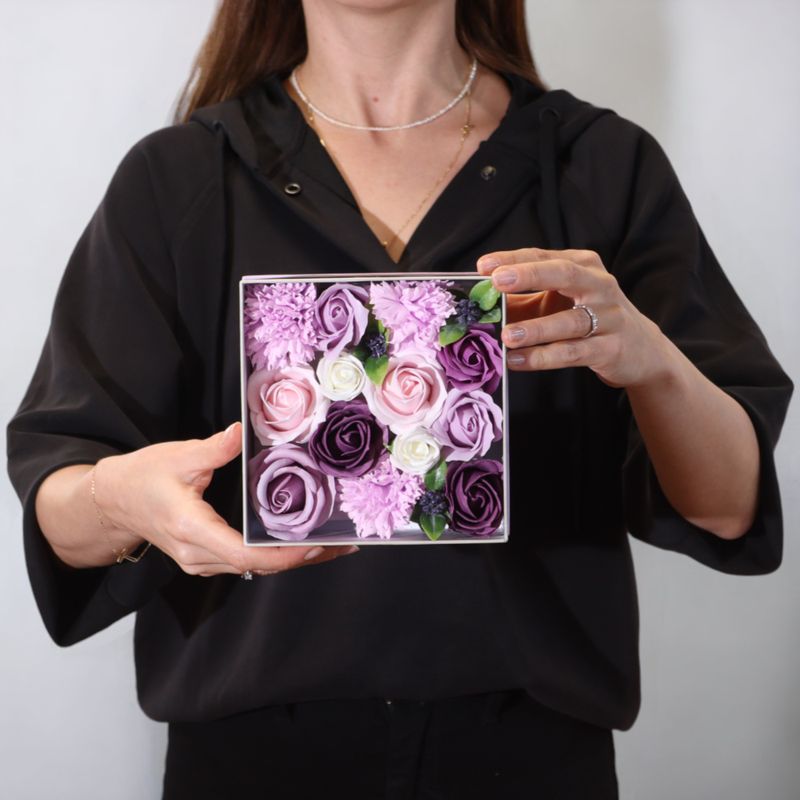 Quadratische Box – Lavendelrose und Nelke