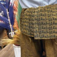 Yoga- und Festival-Hosen – Thailändisches Fischer-Mandala-Mantra auf Orange