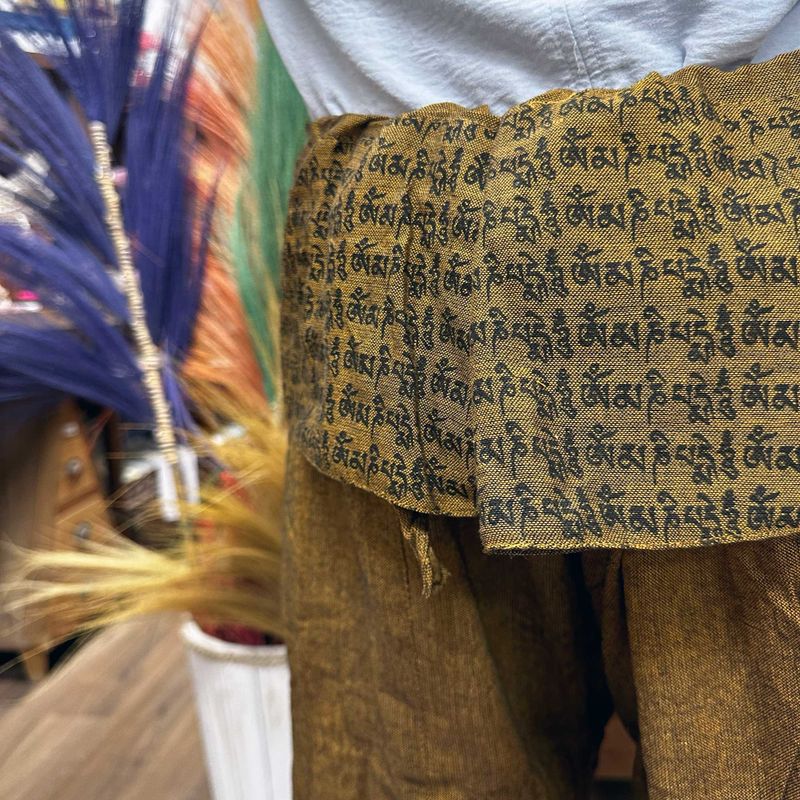 Yoga- und Festival-Hosen – Thailändisches Fischer-Mandala-Mantra auf Orange