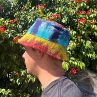Geflickter Boho-Festivalhut aus Hanf und Baumwolle – Tie Dye