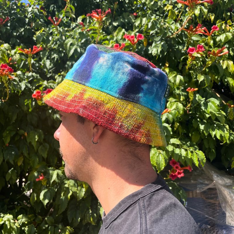 Geflickter Boho-Festivalhut aus Hanf und Baumwolle – Tie Dye