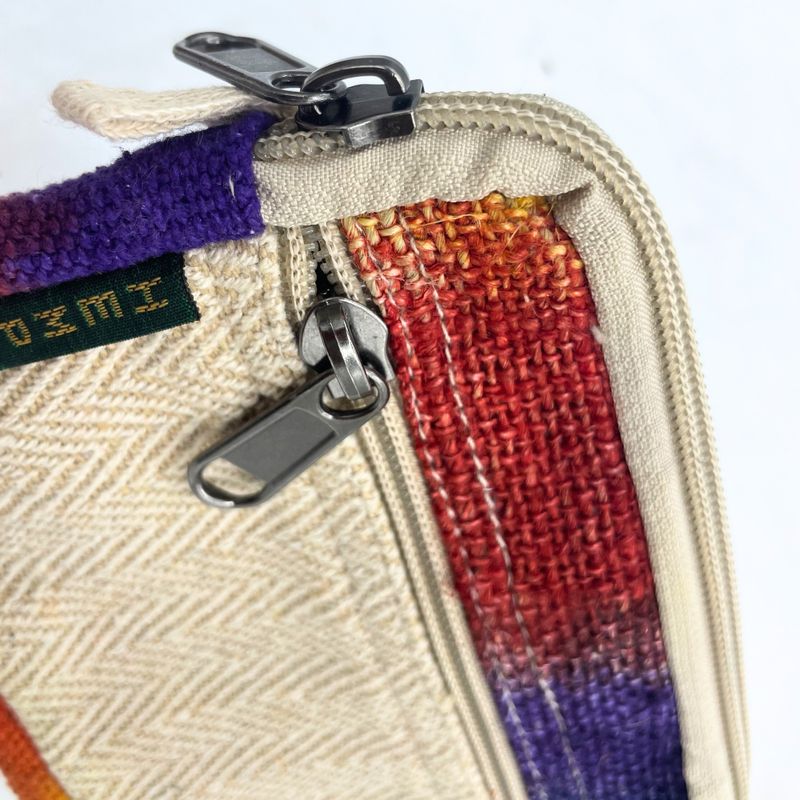 Quadratischer Beutel aus Hanf mit Batikmuster