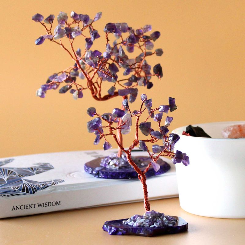 Edelsteinbaum - Amethyst auf natürlicher Achatbasis (35 Steine)