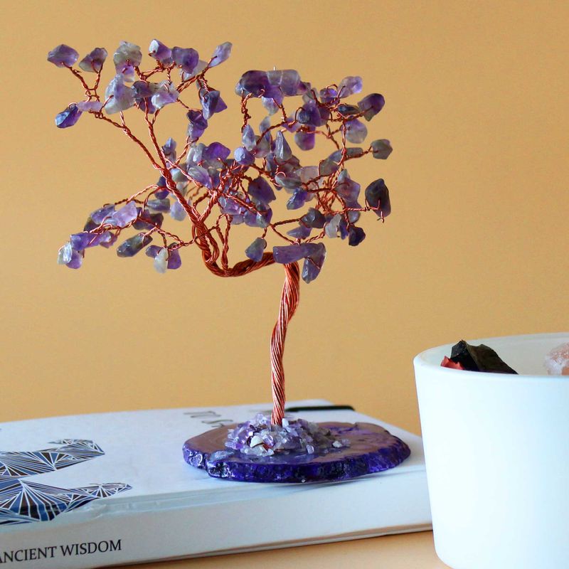 Großer Edelsteinbaum - Amethyst auf natürlicher Achatbasis (100 Steine)