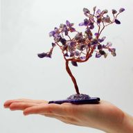 Großer Edelsteinbaum - Amethyst auf natürlicher Achatbasis (100 Steine)