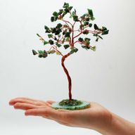 Großer Edelsteinbaum - Grüner Aventurin auf grüner Achatbasis (100 Steine)