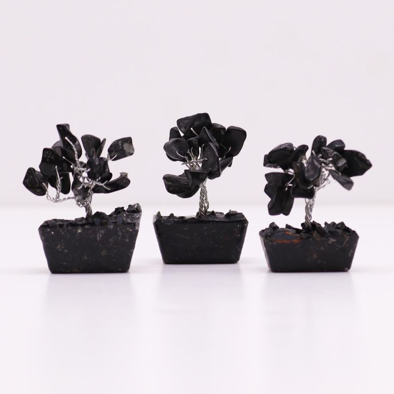 Mini-Edelsteinbäume auf Orgonitbasis - Schwarzer Achat (15 Steine)