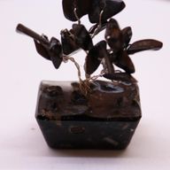 Mini-Edelsteinbäume auf Orgonitbasis - Schwarzer Achat (15 Steine)