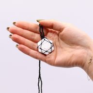 Spitzen-Edelstein-Hexagon-Anhänger – Weißer Howlith