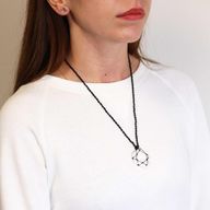 Spitzen-Edelstein-Hexagon-Anhänger – Weißer Howlith