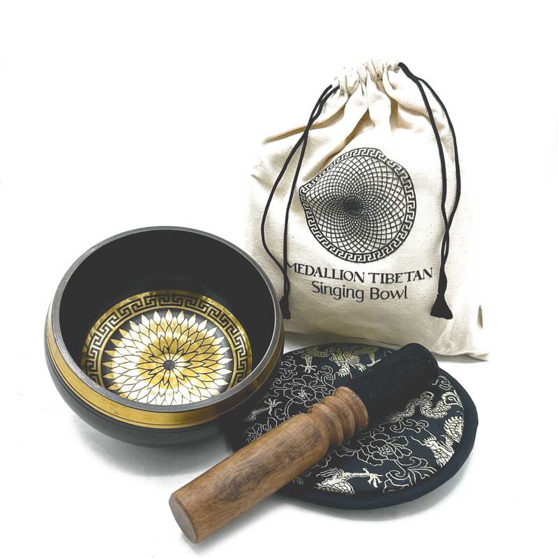 Handgehämmertes und graviertes Klangschalen-Geschenkset – 14 cm – runde Medaillons