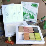 Display-Set mit 70 Räuchersteinen und Brenner – 7 Earthy Himalaya Incenso