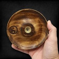 Räucherstäbchen und Kegelbrennerscheibe – Ying & Yang
