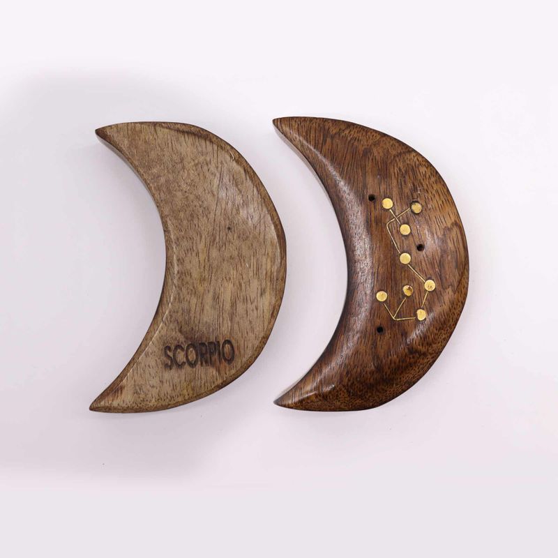Set aus 12 gravierten und messingfarbenen Räuchergefäßen mit Sternzeichen – Mond