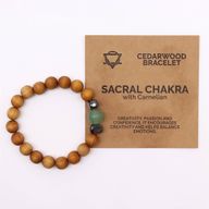 Sakralchakra-Armreif aus Zedernholz mit grünem Aventurin