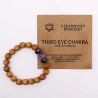 Chakra-Armreif aus Zedernholz für das dritte Auge mit Amethyst