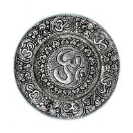 Polierter Om-Räucherstäbchenhalter aus Aluminium, rund, 11 cm