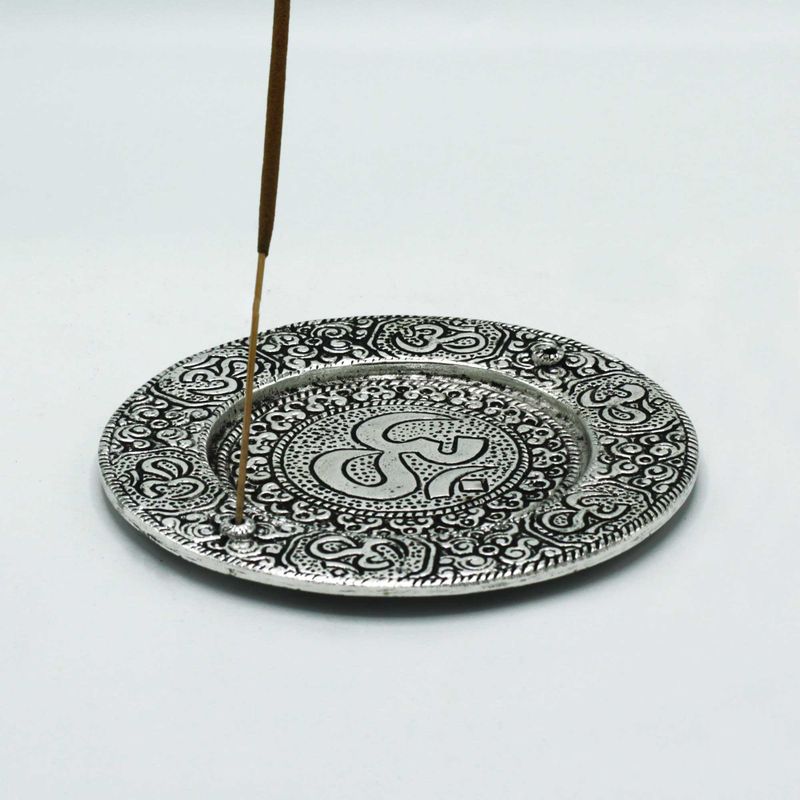 Polierter Om-Räucherstäbchenhalter aus Aluminium, rund, 11 cm