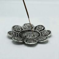 Polierter Aluminium-Räucherstäbchenhalter mit tibetischen Symbolen, 12 cm
