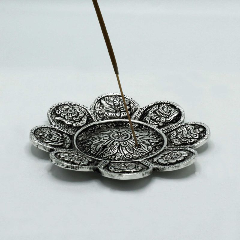 Polierter Aluminium-Räucherstäbchenhalter mit tibetischen Symbolen, 12 cm