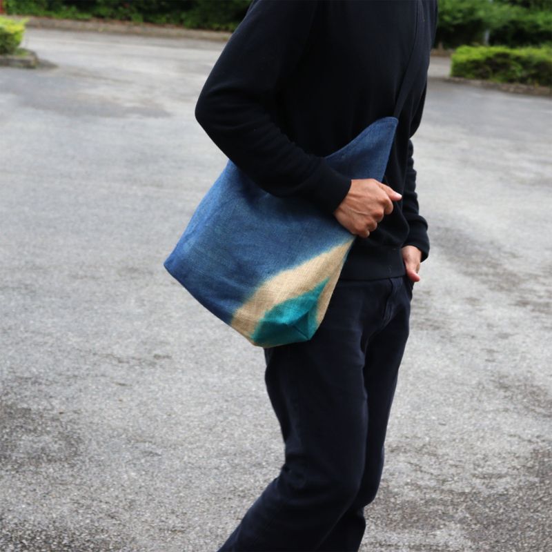 Schultertasche aus weichem Mischgewebe - Jeansblau