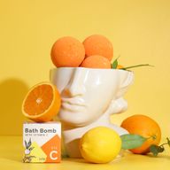 Mit Vitamin C angereicherte Badebombe mit ätherischen Ölen