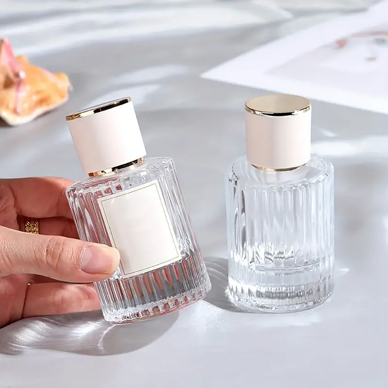 Soft Rose – 30 ml runde gerippte Flasche, Spray und Verschluss