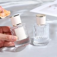 Soft Rose – 30 ml runde gerippte Flasche, Spray und Verschluss