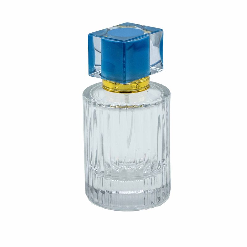 Puderblau – runde gerippte 50-ml-Flasche, Spray und Verschluss